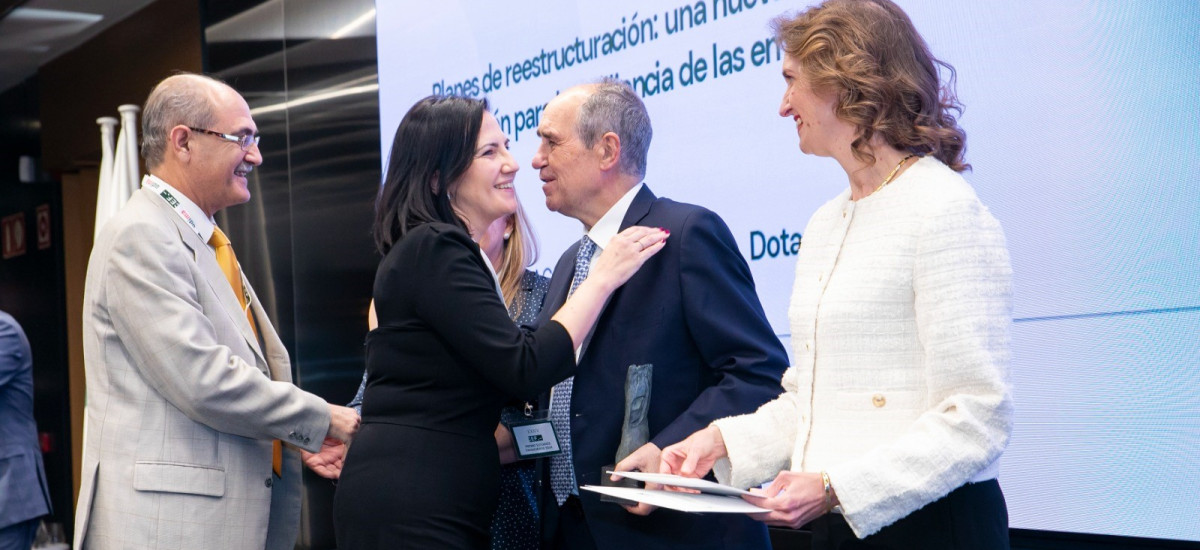 Imagen Los Premios Estudios Financieros distinguen a los investigadores Isidoro y Manuela Guzmán por su trabajo sobre plan de reestructuración de empresas